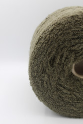 30067 Итальянская бобинная пряжа Pool Trend SRL Babyb4 80% бэби альпака, 20% PA, 400м, зелёный  милитари- фото3