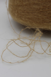 30085 Итальянская бобинная пряжа Ilaria Aurora 67% кидмохер, 3% меринос, 30% PA, бежевый, 1000м- фото4