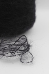 30097 Итальянская бобинная пряжа Gruppo Filpucci Fine kid 58% супер кидмохер, 5% меринос, 37% PA, графит, 1000м- фото4