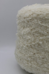 30099 Итальянская бобинная пряжа Ilaria Malachite 50% супер кидмохер, 20% меринос, 30% PA, молочный, 100м- фото2