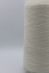 30107 Итальянская бобинная пряжа Lineapiu Naif 37% супер кидмохер, 16% меринос, 47% PA , белый (панна), 3500м- фото2